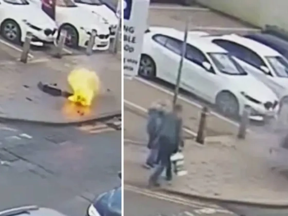 Felrobbant a járda a járókelők mellett augusztus 20-án, lángok csaptak ki a földből – videó