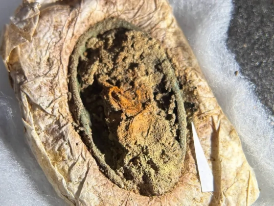 1300 éves viking sírt tártak fel dán régészek, de őket is meglepte, hogy milyen jó állapotú textildarabokra leltek