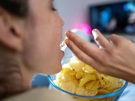 Állandóan nassolna? 10 trükk, amivel könnyebben legyőzheti a falási vágyat