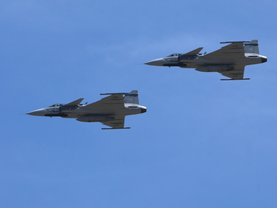 Riasztani kellett a magyar Gripeneket péntek délután