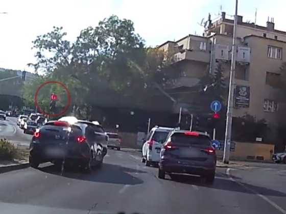 Videó: letartolta a jelzőlámpát a figyelmetlen söfőr
