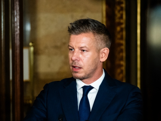 Magyar Péter rendkívüli beszédett mondott a Széchenyi téren