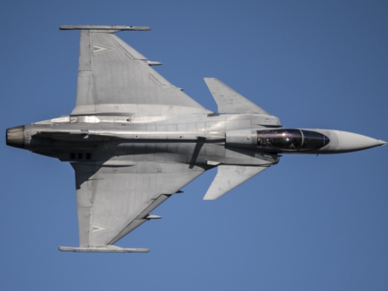 Elkötöttek egy kisrepülőt Kalocsán szombat reggel, azonnal riasztották a magyar Gripeneket