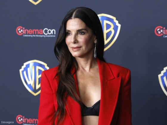 Sandra Bullock rejtélyes tetoválást villantott a vörös szőnyegen