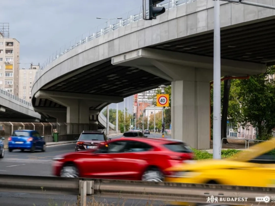 A BKK szerint határidőre és csomó pénzt megspórolva elkészültek a Flórián téri felüljárók