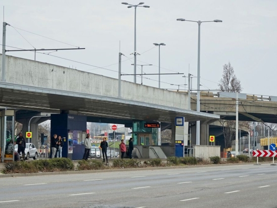 Véget érhet a rémálom, visszaadják a forgalomnak a kulcsfontosságú felüljárót - rohamtempóban fejezték be az iskolakezdésre
