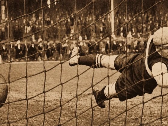 Némi késéssel, de elkezdődött – száz éve lett profi a futballunk