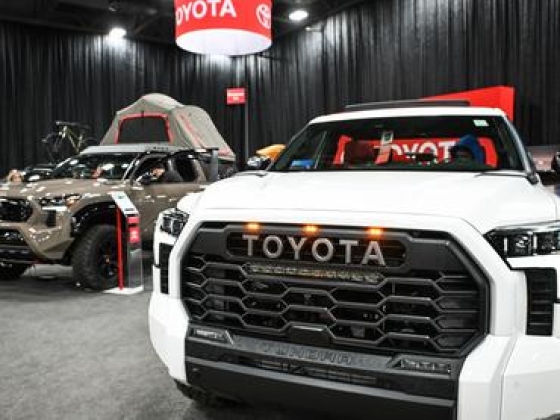 Döcög a Toyota: csak a japánok bírják még