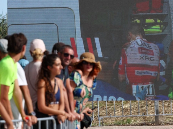 Apró kődarab okozta Pogacar vesztét, feladta a Vueltát az éllovas