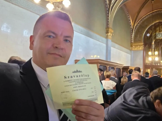 „Kemény, nehéz időkben, olyan bátor, tökös emberekre volt szükség, mint Magyar Péter, vagy Én” – üzente kritikusainak a Tisza képviselője