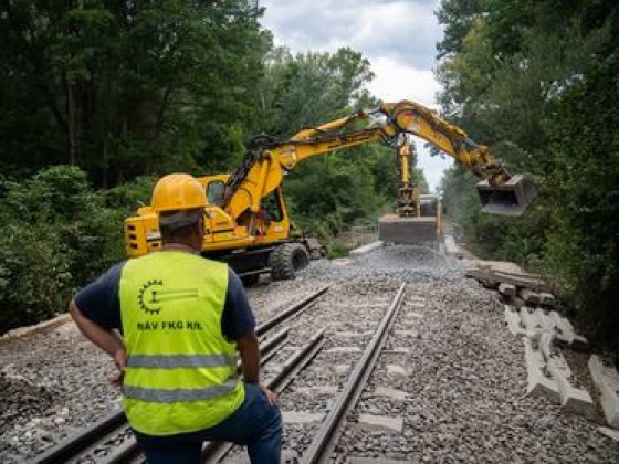 Viszlát, döcögés: visszakapják a 80-as tempót a vonatok, de Vitézy Dávid szerint még több száz ilyen munka kell
