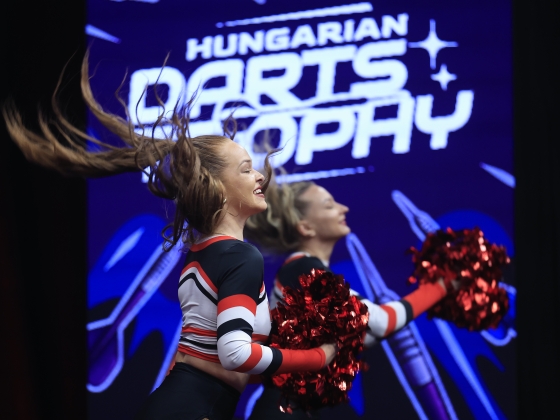 Ezeket a fotókat kár lenne kihagyni – őrült pillanatok a Hungarian Darts Trophyn