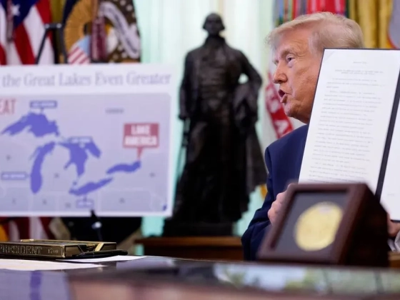 Hatalmas táblával üzentek Donald Trumpnak: Ontario nem engedi, hogy Amerika-tó legyen az Ontario-tóból