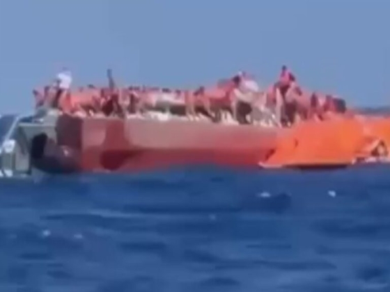 Felborult egy komp Észak-Ciprusnál több mint 260 emberrel a fedélzetén