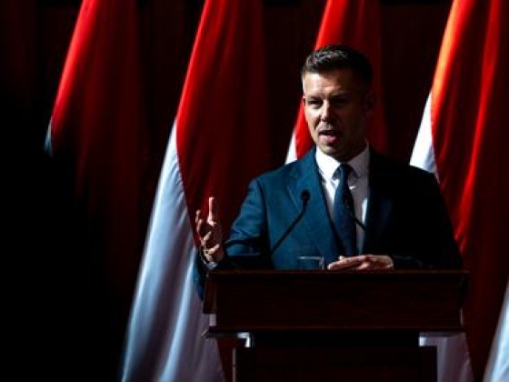 Magyar Péter odaszúrt a kritikus hangoknak: Nem engedünk a nyomásnak