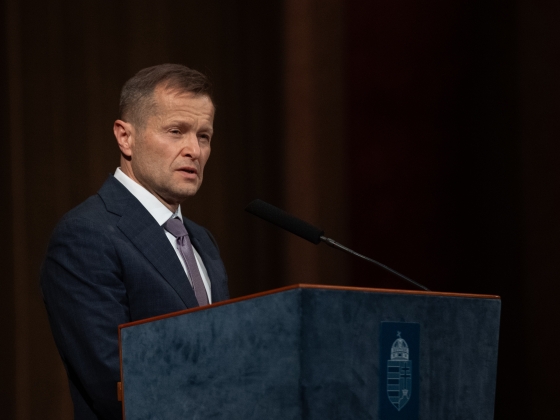 Komoly döntést hozott a Nobel-díjas magyar tudós, Krausz Ferenc lemondott a Corvin-láncról