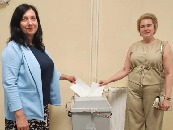 Bognár Nóra váltja a parlamentbe beülő Strompová Viktóriát Sárváron, de még három helyen választottak ma