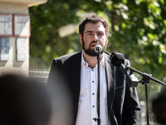 Jámbor András Puzsér Róbertnek és Hadházy Ákosnak is visszavágott, szerinte harcállásba rakta az agyunkat a kampány