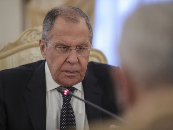 Lavrov fenyeget, mert fenyegetőnek tartja a NATO-t
