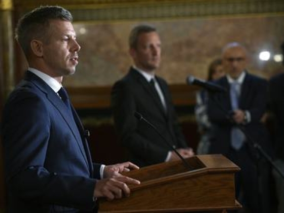 Négyből négy, Magyar Péter kétharmados győzelmet hirdetett
