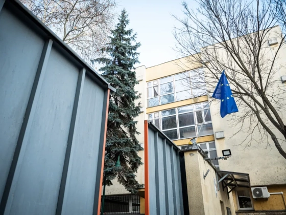 Vádat emeltek a Szőlő utcai javítóintézet egyik rendésze ellen, mert bántalmazott egy 12 éves gyereket