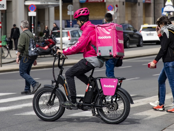 Szorongatja az éttermeket az osztrák Foodora, vizsgálat indult