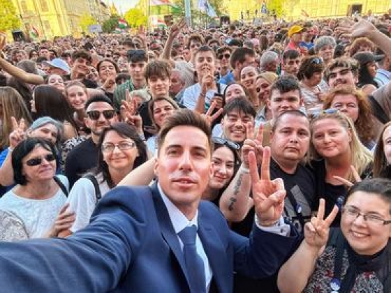 Anonimnak mondják a TISZA új oldalát, mégis egy rakás adatot elkérnek