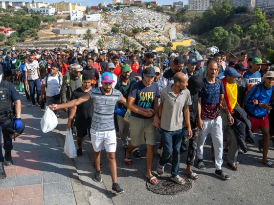 Migrációkutató: Túlterhelt táborok, utcai erőszak és politikai harc — így fest Ceuta egy hónappal később
