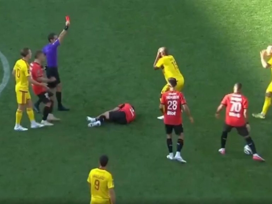 Megdőlt a Ligue 1-rekord: 43 másodpercet töltött a pályán a világbajnok védő, és kiállították