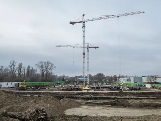 Robbantással szabadítanak ki több száz föld alatt ragadt munkást az árvíz után Nepálban