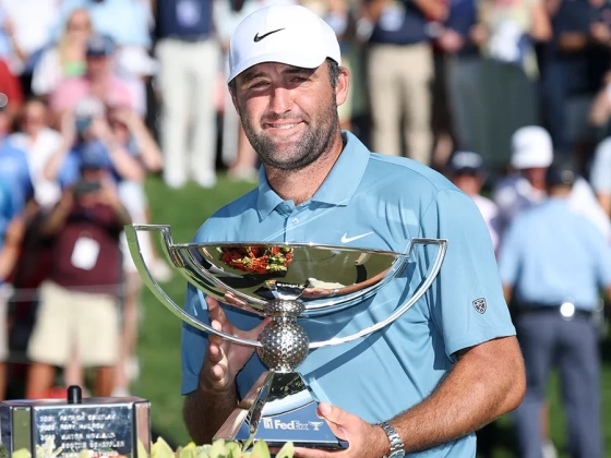 Két és fél évtized után letaszították Tiger Woodsot a kereseti lista éléről
