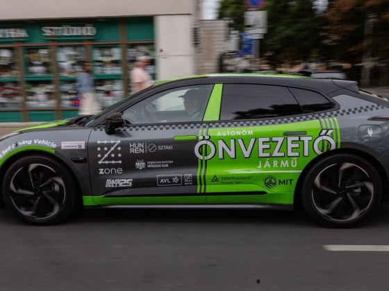 Robotpilóta által vezetett kínai luxusautók járják Zalaegerszeg útjait