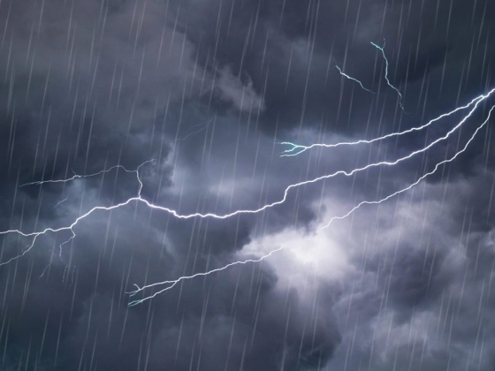 Hidegfronttal és éjjeli viharokkal lépünk át a meteorológiai őszbe