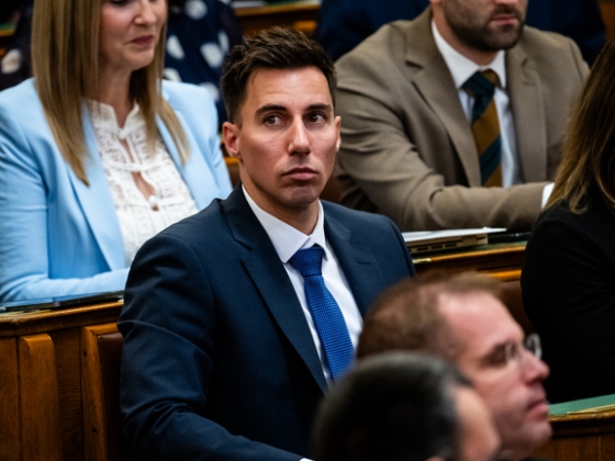 Elindult a Közhang, akkora volt a roham, hogy megbicsaklott a belépés