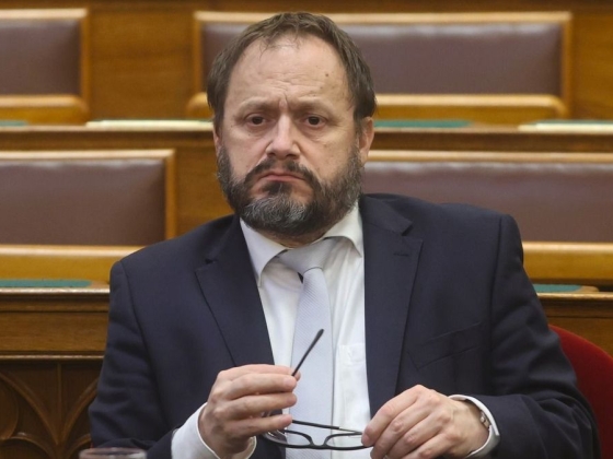 Jön a közgazdászok nagy éves seregszemléje: egy asztalhoz ül Varga Mihály és Kármán András
