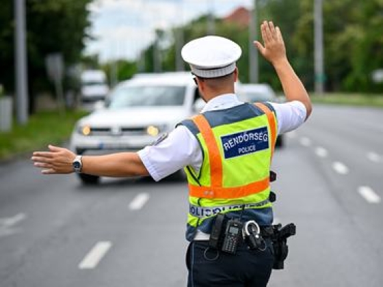 Megkérdezték, hol a béremelésük – most válaszolt a belügyminiszter