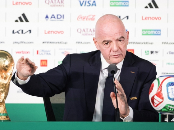 Az UEFA korábbi vezetője kiosztotta a FIFA-elnököt, majd egy „tanácsot” is adott neki