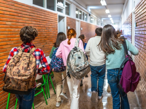 Dadusok, iskolai segítők, portások sztrájkjával indulhat a tanév