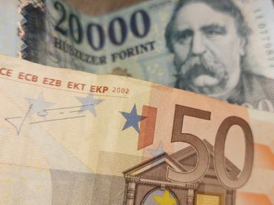Ömlik az uniós pénz, megmozdult a forint