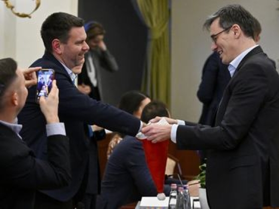 Korszakváltás Budapesten: törvényben kötelezik Magyar Pétert és Karácsonyt a rendszeres találkozókra