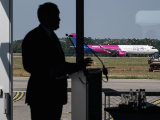 Árad a pénz Ferihegyen, de nem azokhoz, akikhez az Orbán-kormány ígérte