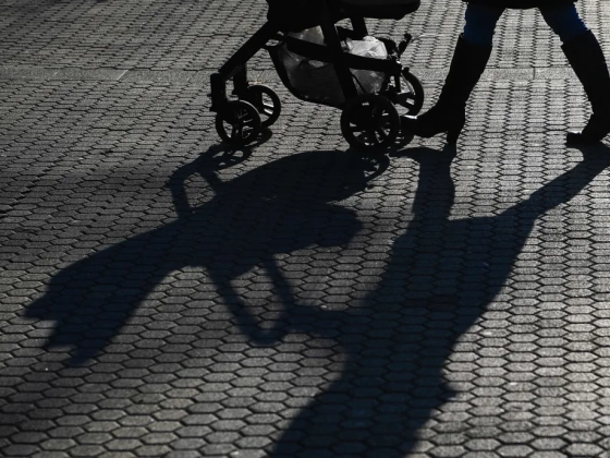 Hiába öröm a gyerekvállalás, a munkaerőpiacon komoly ára van