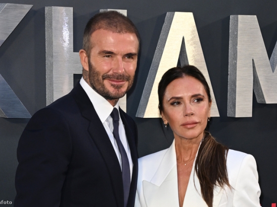Megható videón, ahogy David és Victoria Beckham büszkén figyelik a fesztiválkoncertjét adó fiukat