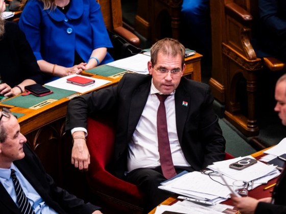 Ruff Bálint irányítása alá kerül két titkosszolgálati hivatal
