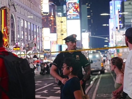 Késes támadás New Yorkban: két embert sebesített meg egy nő, mielőtt lelőtték
