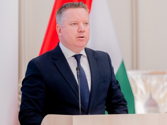 Szigorúbb szabályok jöhetnek a kapcsolati erőszak ellen, bejelentést tett a belügyminiszter