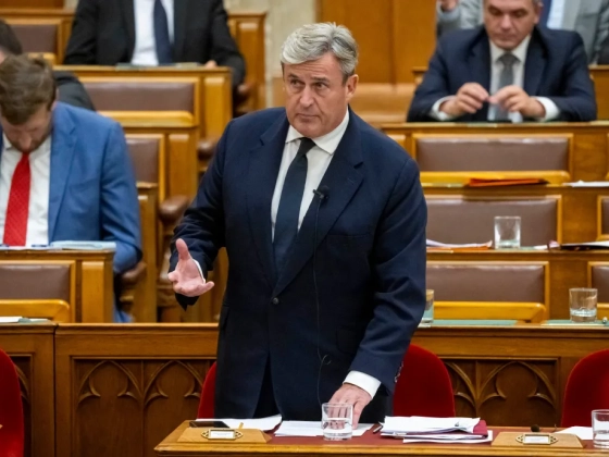 Több ezer oldalnyi iratot foglalt le a rendőrség Kapitány Istvánék Eximbankkal kapcsolatos feljelentése után