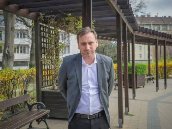 Őrsi Gergely fogva tartása alatt kitanulja a könnyűszerkezet- és gipszkartonépítést