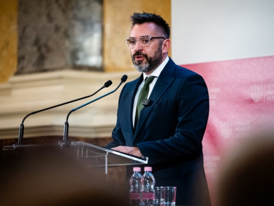 Keményen beleszálltak az államtitkárba, durva levelet kapott a múzeumigazgatótól