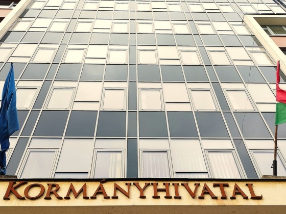 Lezuhant és meghalt egy munkás a szegedi kormányhivatalnál